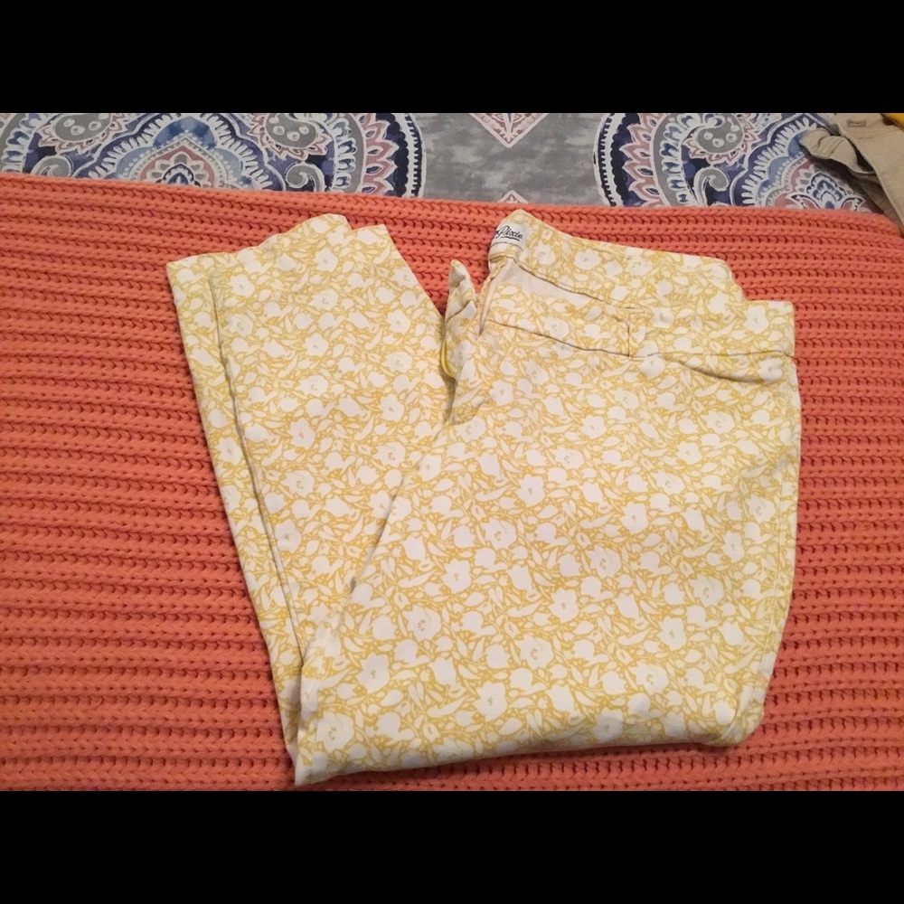 Old Navy pixie yellow print pants size 18